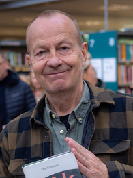 Portrait image of Olle Lönnaeus